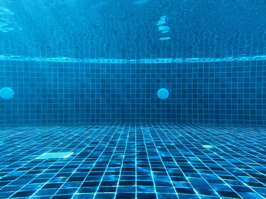 pool cleaning service
